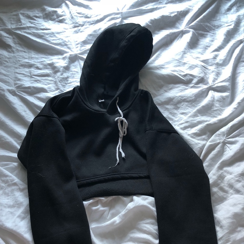 Black crop top rowme hoodie